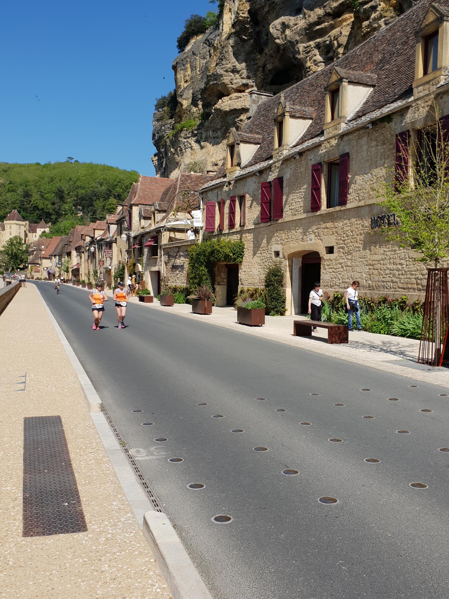 ... Toujours le long de la Dordogne.