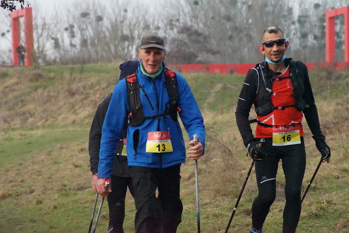 ... Qui en découd avec le 10km Marche Nordique.