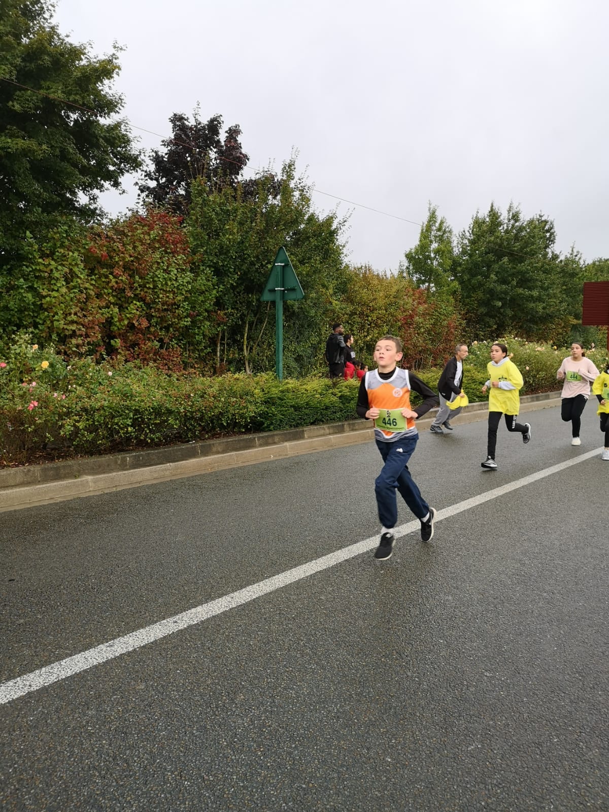 1km : Arrivée d'Aïssa en 3,51mn !