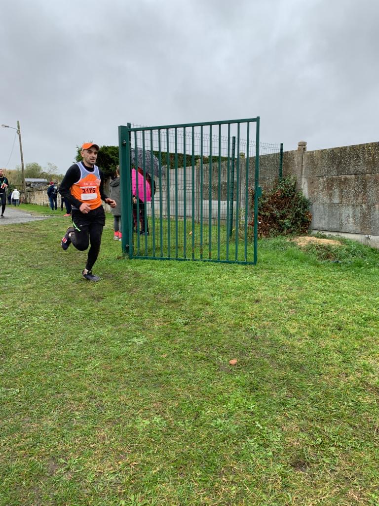 Arrivée du 10km pour Hassane en 1h04'27