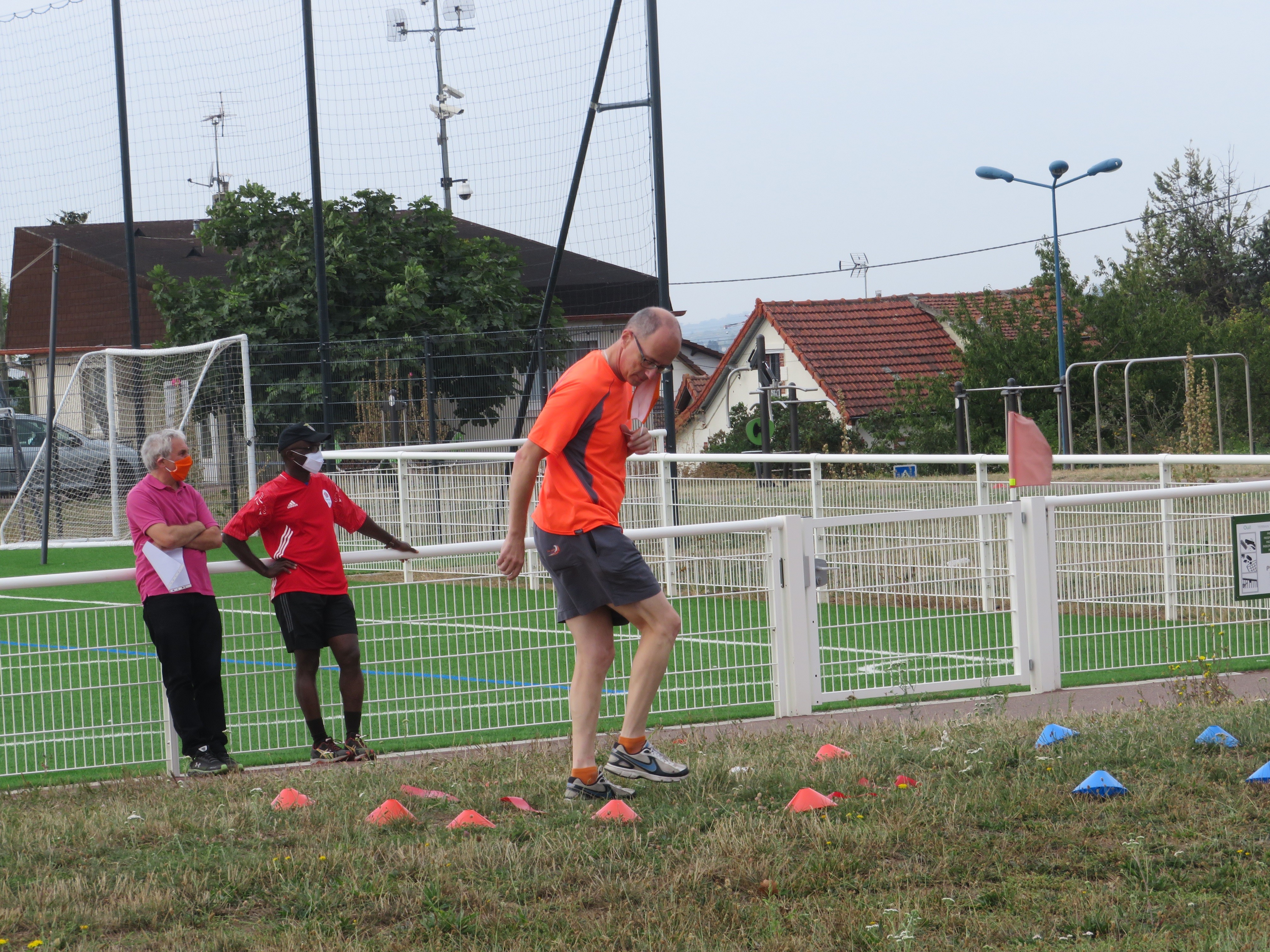 Fifi en arbitrage sur les lancers.