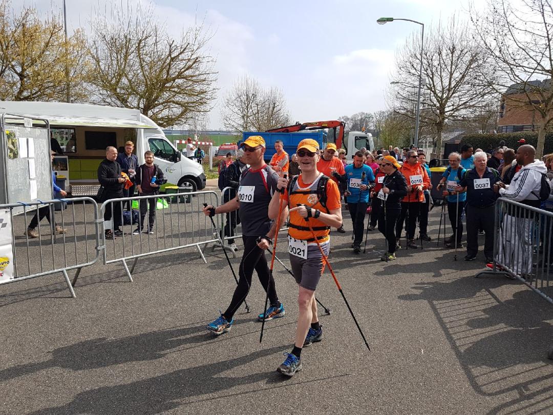 En place pour le départ du 8km Marche Nordique !