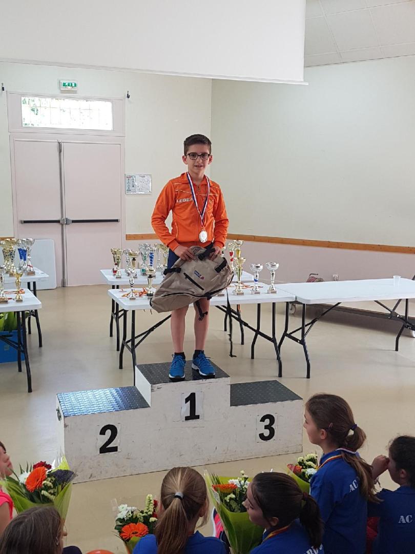 1ère marche du podium pour Léo.